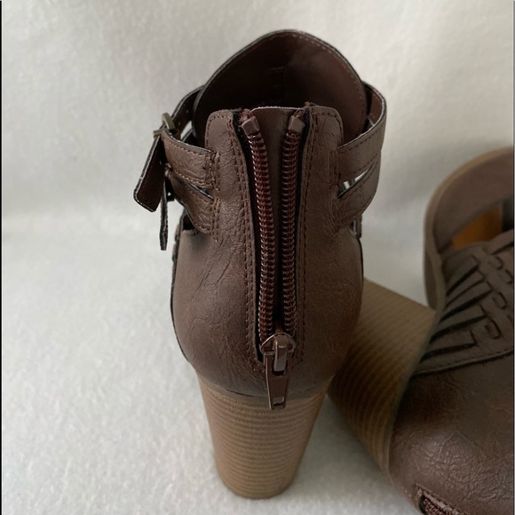 Cloudwalkers Size 7W Brown Open Toe Heel Sandals - Picture 11 of 16
